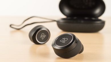 B&O PLAY E8 Controls Picture