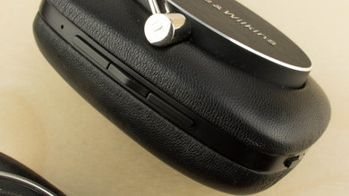 Bowers & Wilkins P5 Wireless Controls Picture