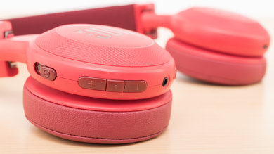 JBL E45BT Controls Picture