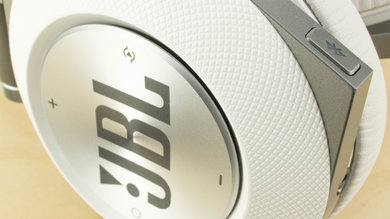 JBL E50BT Controls Picture