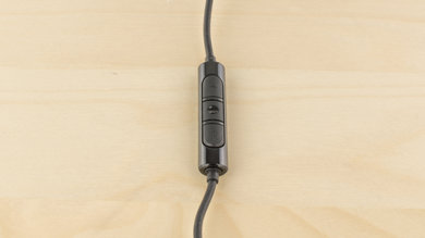 Sennheiser Momentum 2.0 On-Ear Controls Picture