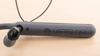 Sony WI-C400 Controls Picture