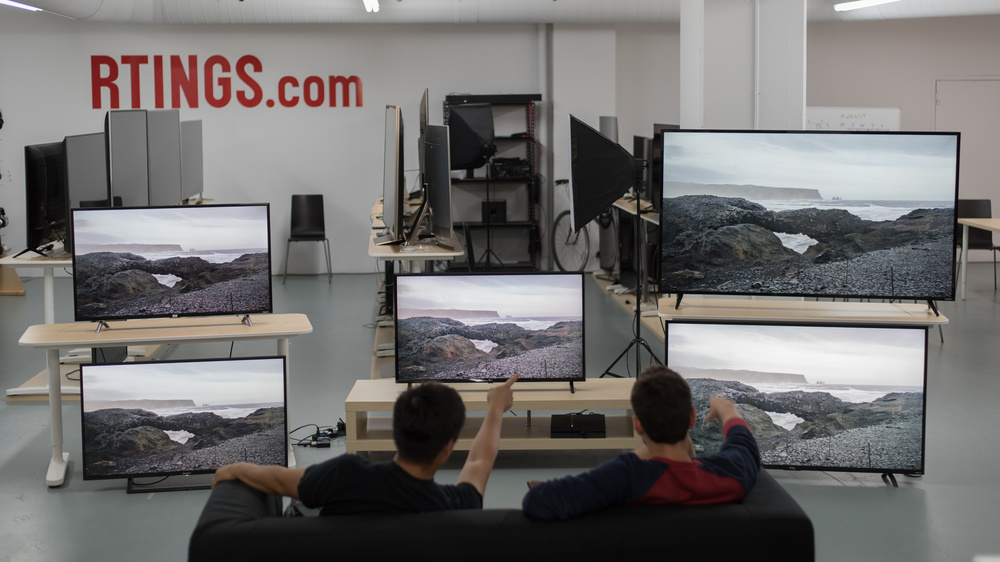 LG LJ5500 Group Shot Picture