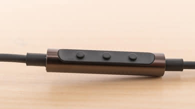 Bang & Olufsen Earset Wireless Controls Picture