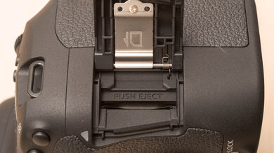 Canon EOS 6D Mark II Card Slot Picture