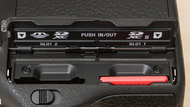 Sony α7R IIIa Card Slot Picture
