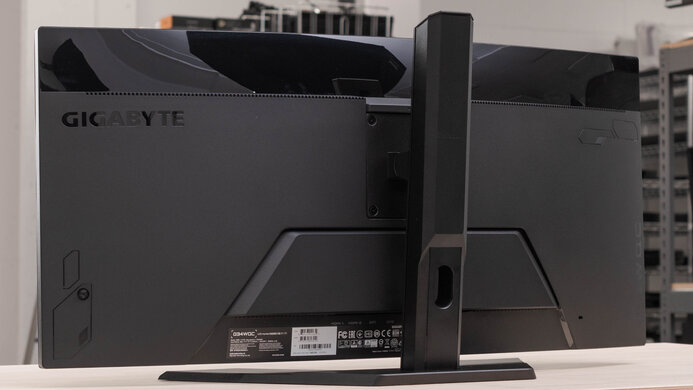 Gigabyte G34WQC Back Picture
