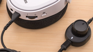 SteelSeries Arctis 5 2019 Edition Controls Picture