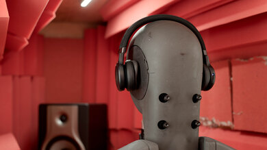 JBL Live 460NC Wireless In-Test Picture