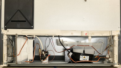 Bosch 100 Series B36FD10ENS Machine Compartment Photo