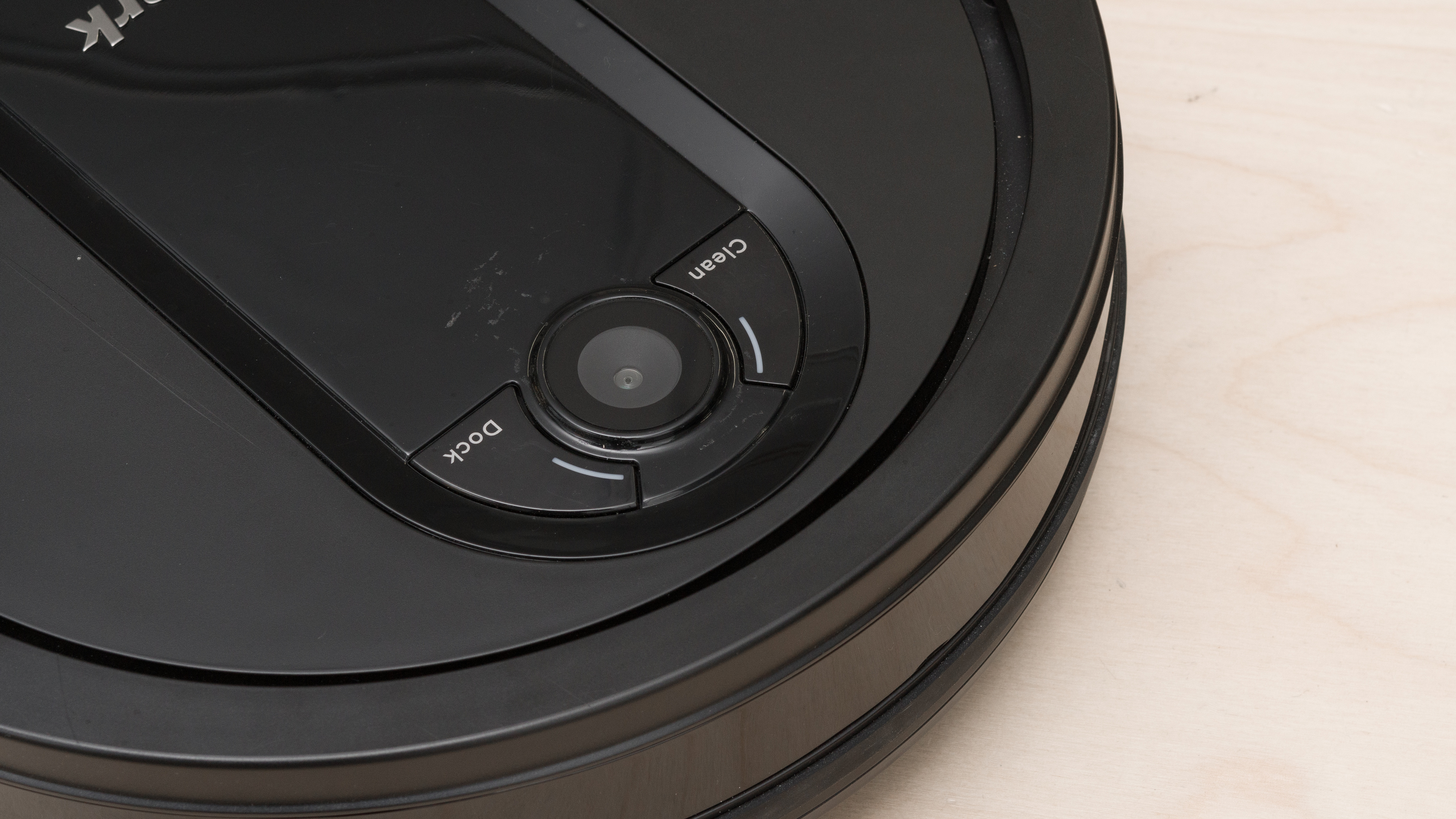 iRobot Roomba E5 vs Shark IQ Robot 
