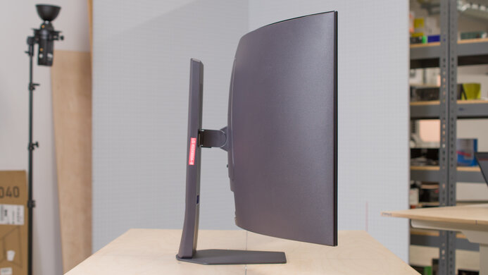LG 45GX950A-B Thickness Picture