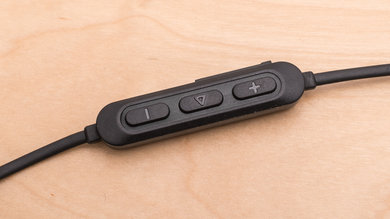 Anker SoundBuds Curve 2019 Controls Picture