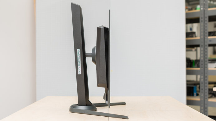 Gigabyte AORUS FO27Q3 Thickness Picture