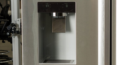 Bosch 500 Series B36FD52SNS Water Dispenser Photo