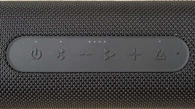 EarFun UBOOM L Controls Photo