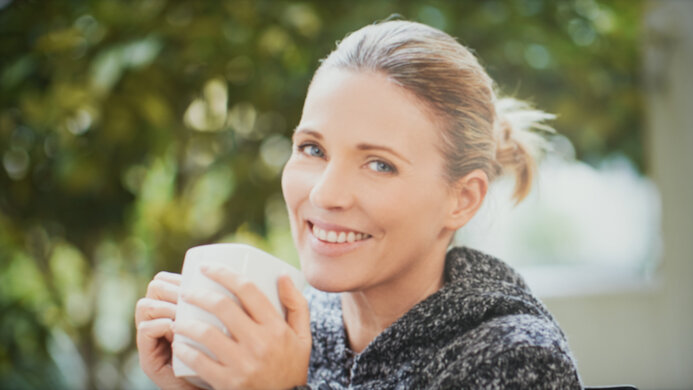 ASUS TUF Gaming VG249Q1A Average Room