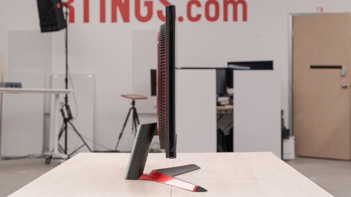 LG 27GN800-B Thickness Picture