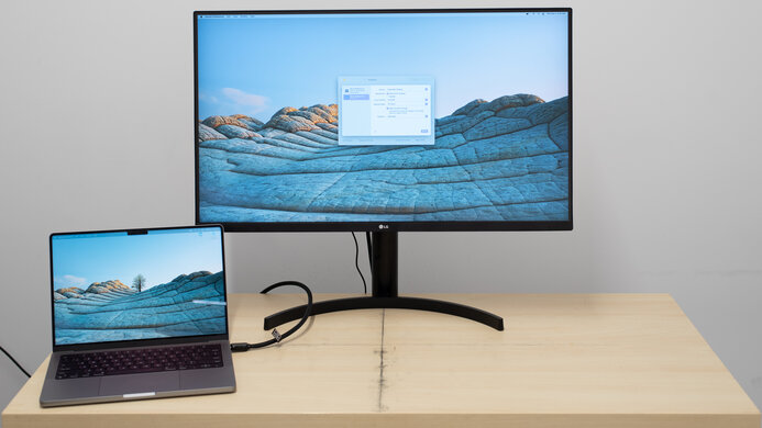 LG 32QN55T-B Display Picture