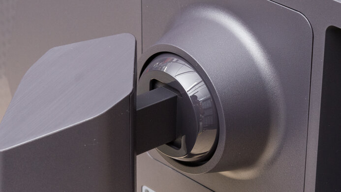 LG 27GR75Q-B Ergonomics Picture