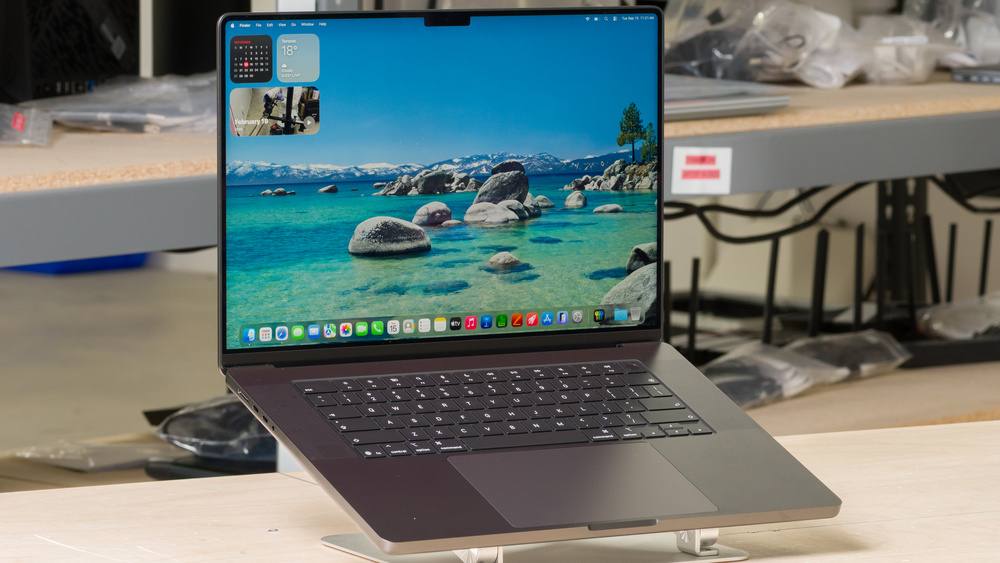 Apple MacBook Pro 16 (M5, 2026)