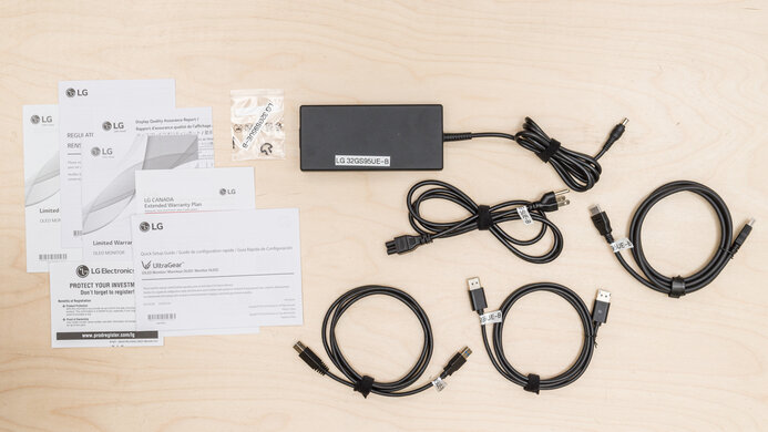 LG 32GS95UE-B In The Box Picture