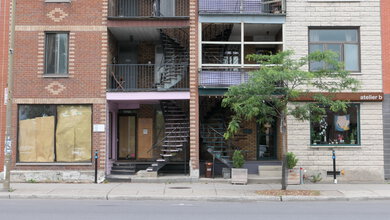 Panasonic LUMIX FZ1000 II Sample Gallery - Studio