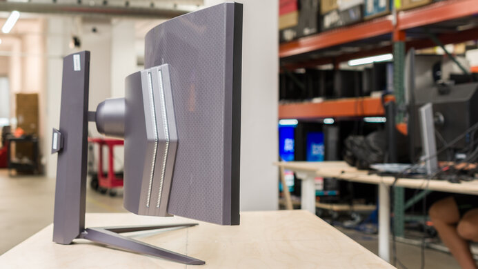 LG 49GR85DC-B Thickness Picture