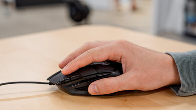 Logitech G402 Hyperion Fury Fingertip Grip Picture