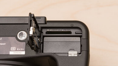 Leica V-Lux 5 Card Slot Picture