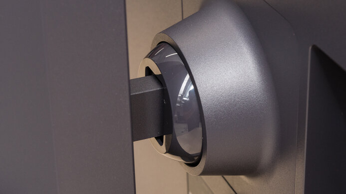 LG 32GQ950-B Ergonomics Picture