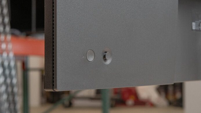 Dell P3223DE Controls Picture