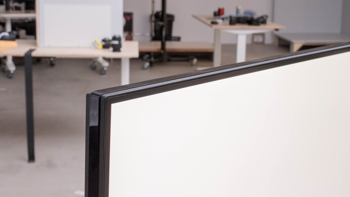 LG 32GN50T-B Borders Picture