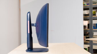 Dell Alienware AW3425DWM Thickness Picture