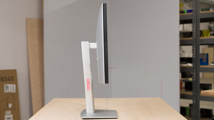 Dell U2725QE Thickness Picture