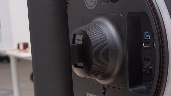 LG 38GL950G-B Ergonomics Picture