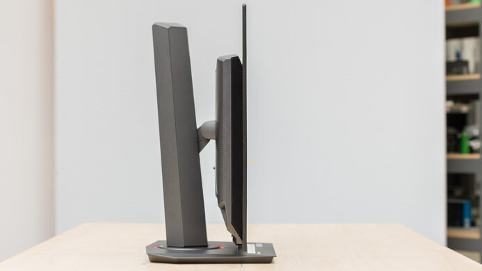 ASUS ROG Strix OLED XG27AQDMG Thickness Picture