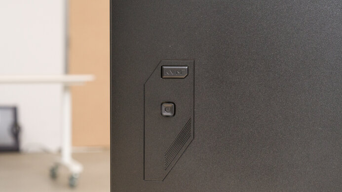 Gigabyte M32Q Controls Picture