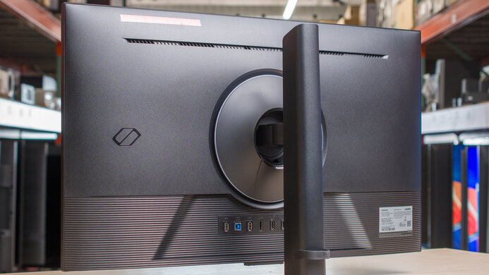 Samsung Odyssey G70D S32DG70 Build Quality Picture