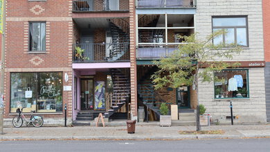 Canon EOS Rebel SL3/250D Sample Gallery - Studio