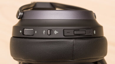 Corsair VIRTUOSO RGB Wireless XT Controls Picture