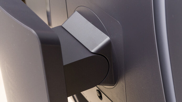 LG 32GS95UE-B Ergonomics Picture