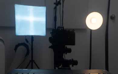 Lenovo Yoga Pro 9i 16 (2024) Reflections Photo Off