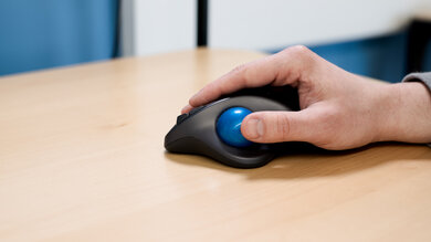 Logitech M570 Fingertip Grip Picture