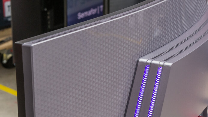 LG 49GR85DC-B Build Quality Picture