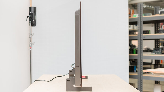 LG C4 42 OLED Thickness Picture