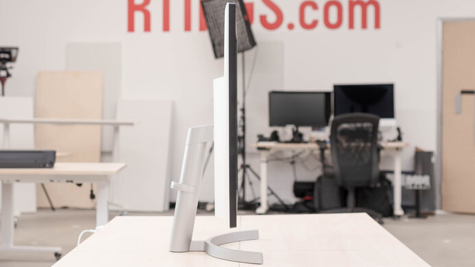 LG 32UL500-W Thickness Picture