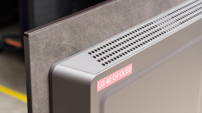 LG C4 42 OLED Build Quality Picture