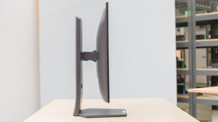 LG 32GS95UE-B Thickness Picture