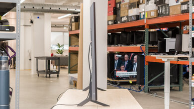 LG QNED85 Thickness Picture